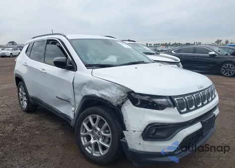 2022 Jeep Compass Latitude Lux 4X4 z USA, uszkodzony, nr VIN 3C4NJDFB8NT197416